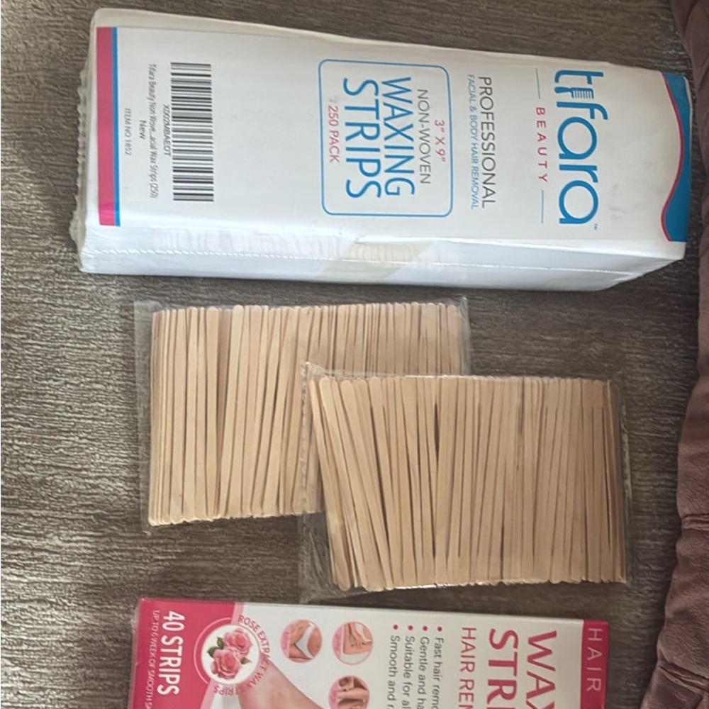 Tiara Beauty Waxing Strips Kit with Wooden Applicators - White & Tan - Picture 3 of 3
